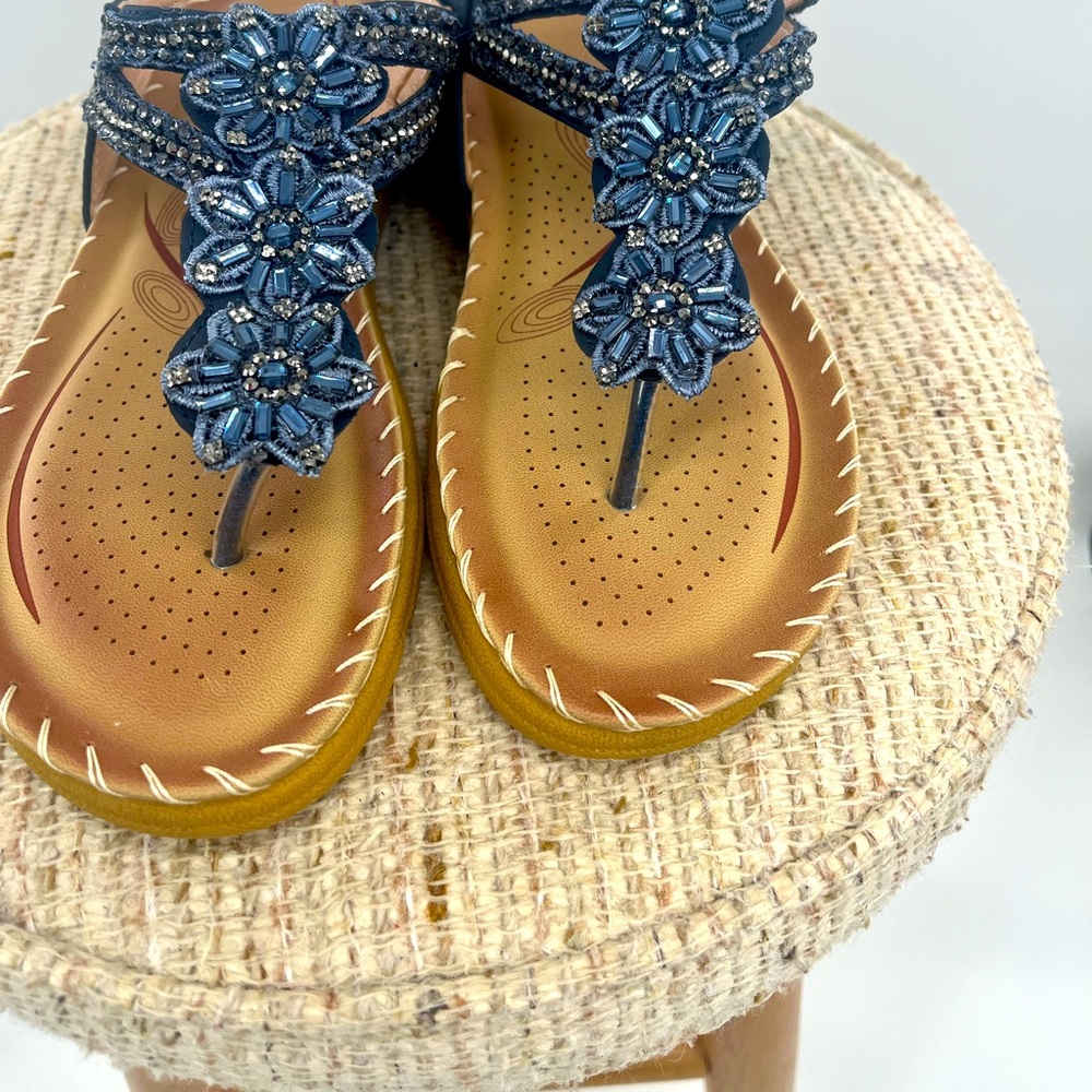 New sandals size 8
